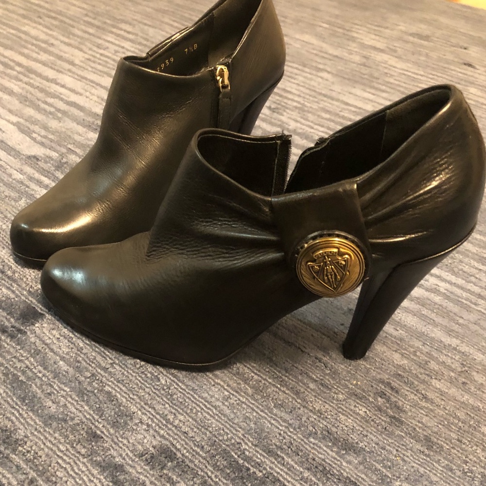 Gucci black leather ankle boots, booties size 7.5
